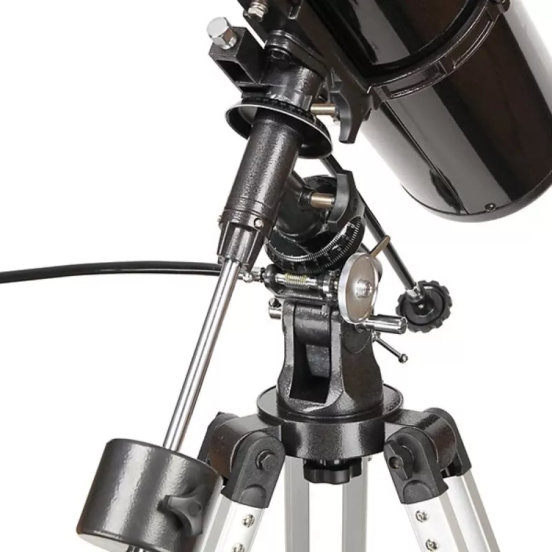 Refraktora teleskops Skywatcher BK 1309 EQ2 — 130 mm apertūra, 900 mm fokusa attālums