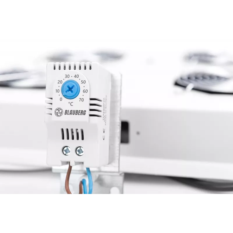 Digitus DN-19 FAN-4-SRV produkts pelēkā krāsā