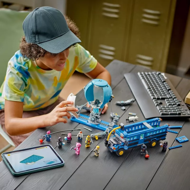 Konstruktors LEGO Battle Bus 77073