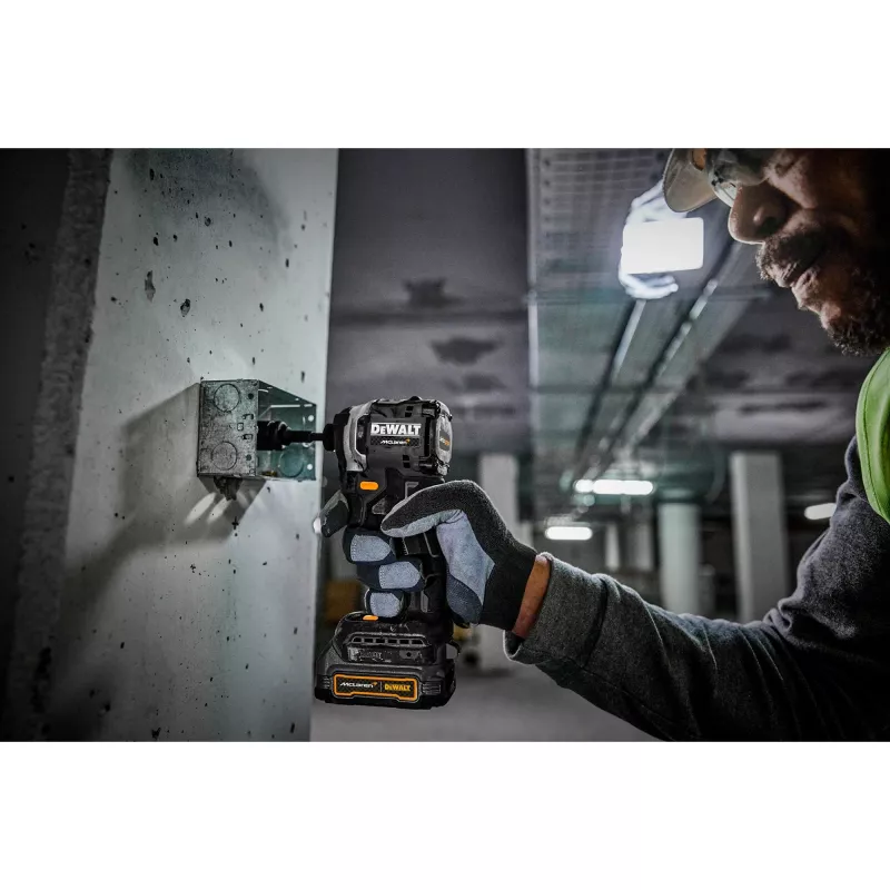 Bezvadu triecienatslēga DCF85ME2GT, 18 V, 1/4 inch, McLaren dizainā pelēka/melna, 2× POWERSTACK Li-Ion akumulatori 1,7 Ah, T STAK kastē