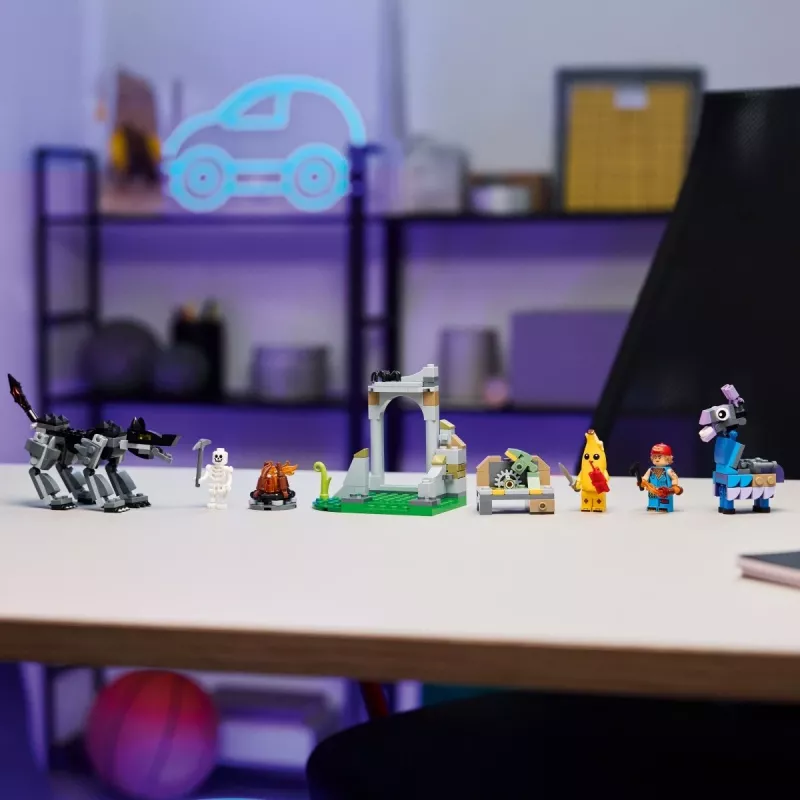 LEGO FORTNITE 77075 Pīlija un Sparkpluga nometne