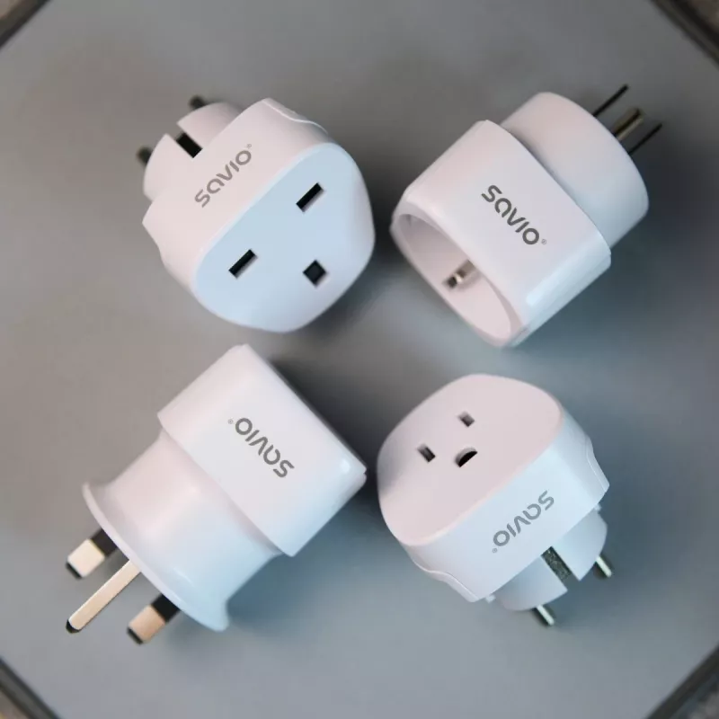 Ceļojumu adapteris AP-04 SAVIO