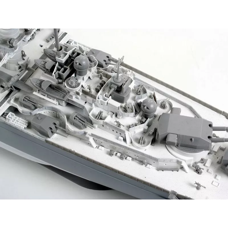 Plastmasas kuģa modelis REVELL Tirpitz 1:350 mērogā
