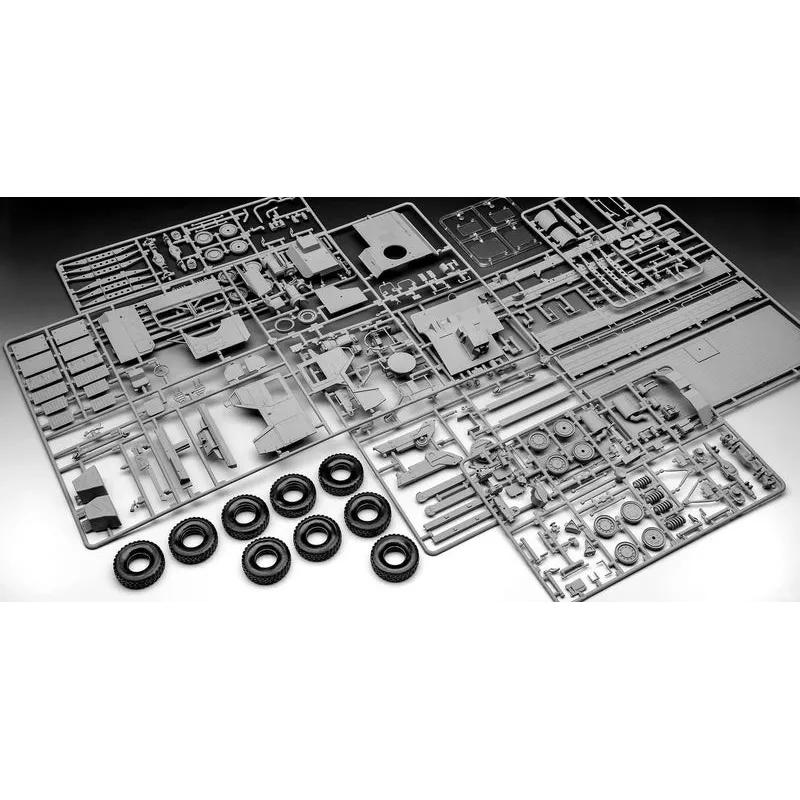 Plastmasas modelēšanas komplekts REVELL Man 10T Milgl 8x8 Truck 1/35 mērogā