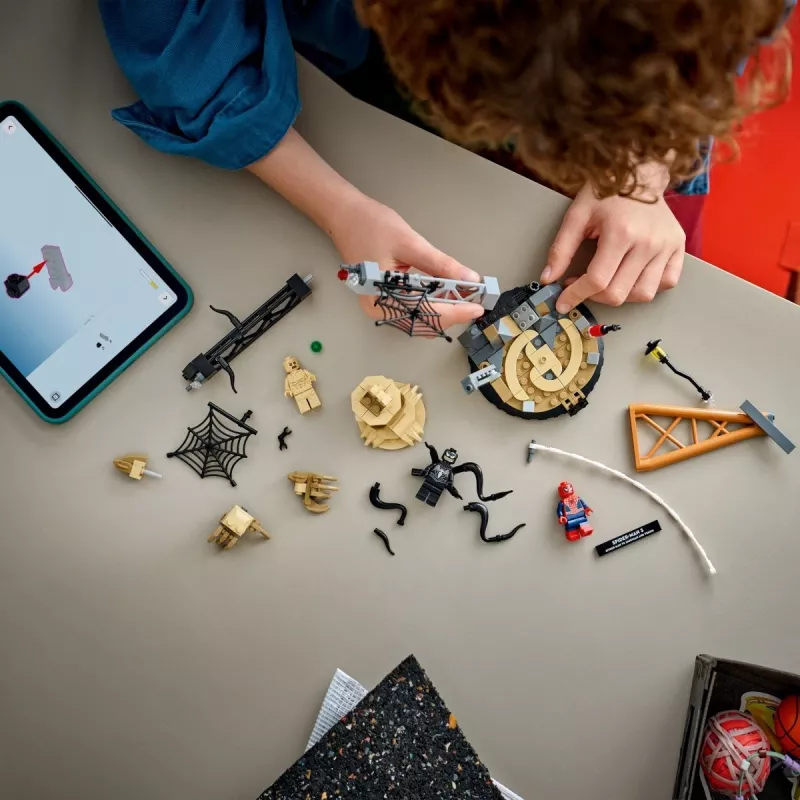LEGO MARVEL 76334 Episkā cīņa: Zirnekļcilvēks pret Smilšuvīru