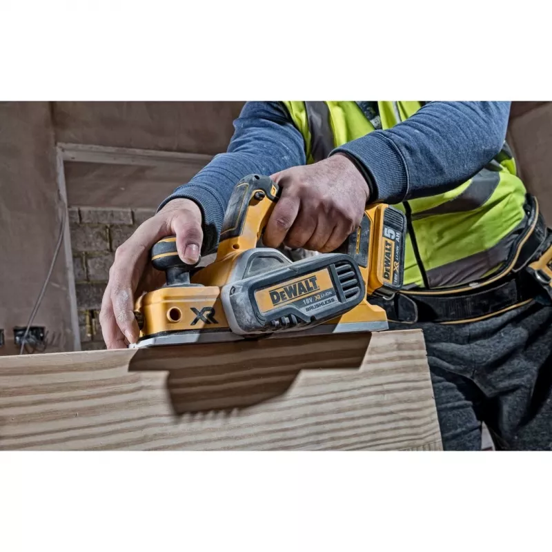 Rokas ēvele DeWALT DCP580N-XJ — bezvada Li-Ion, 82 mm ēvelēšanas platums, 15 000 apgr./min, 2,5 kg