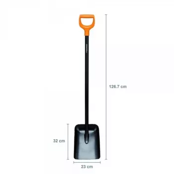 Fiskars Solid cieta metāla lāpsta ar D formas rokturi