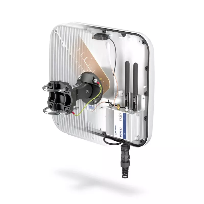 Virziena tīkla antena QuWireless AXRL — 7 dBi, 0.694–0.96 / 1.7–2.2 / 2.2–2.7 GHz, PoE/LAN, divu polarizāciju