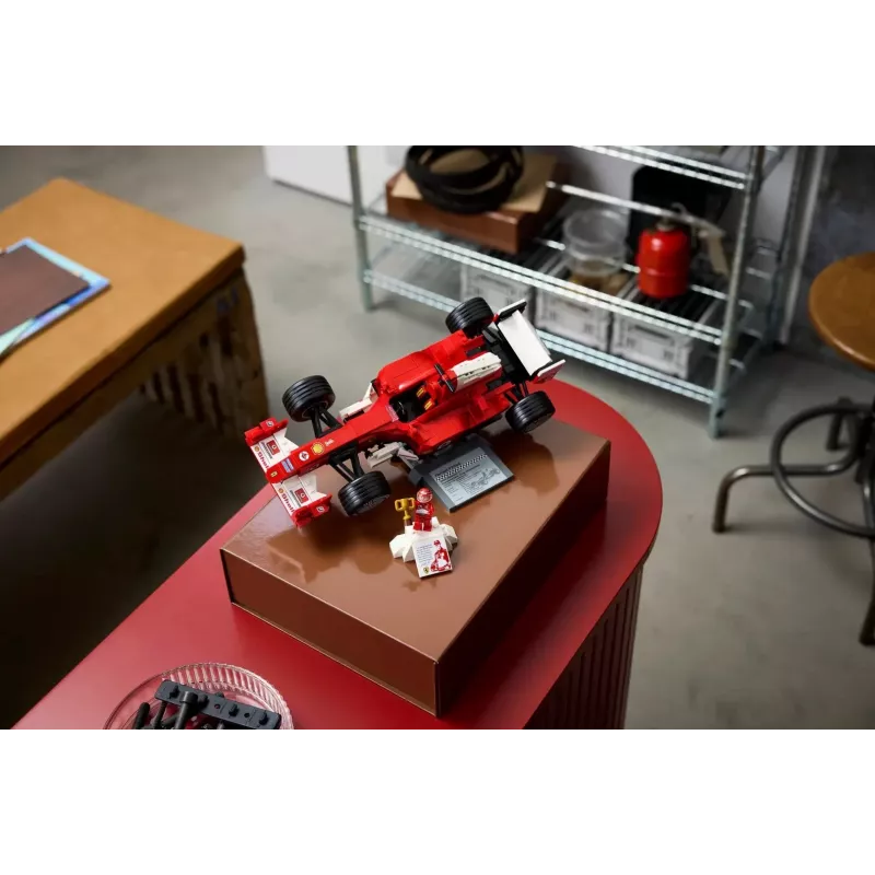 LEGO ICONS 11375 Ferrari F2004 & Michael Schumacher