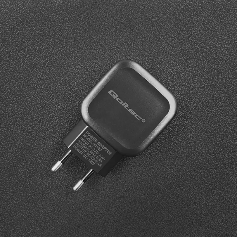 Maiņstrāvas iekštelpu lādētājs QOLTEC 50186 viedtālruņiem un planšetdatoriem, 5 V 3,4 A, 17 W, 2× USB, melns