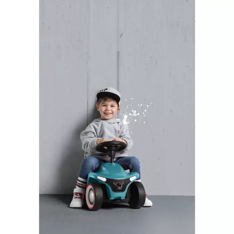 Bobby Car Neo Gada krāsa 2023, stumjamais auto debeszils/aprikožu