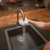 BRITA ON TAP V CU CE2 (1052067) krāna ūdens filtrs — 4 pakāpju, 600 L ietilpība, 3 režīmi, 5 adapteri, balts