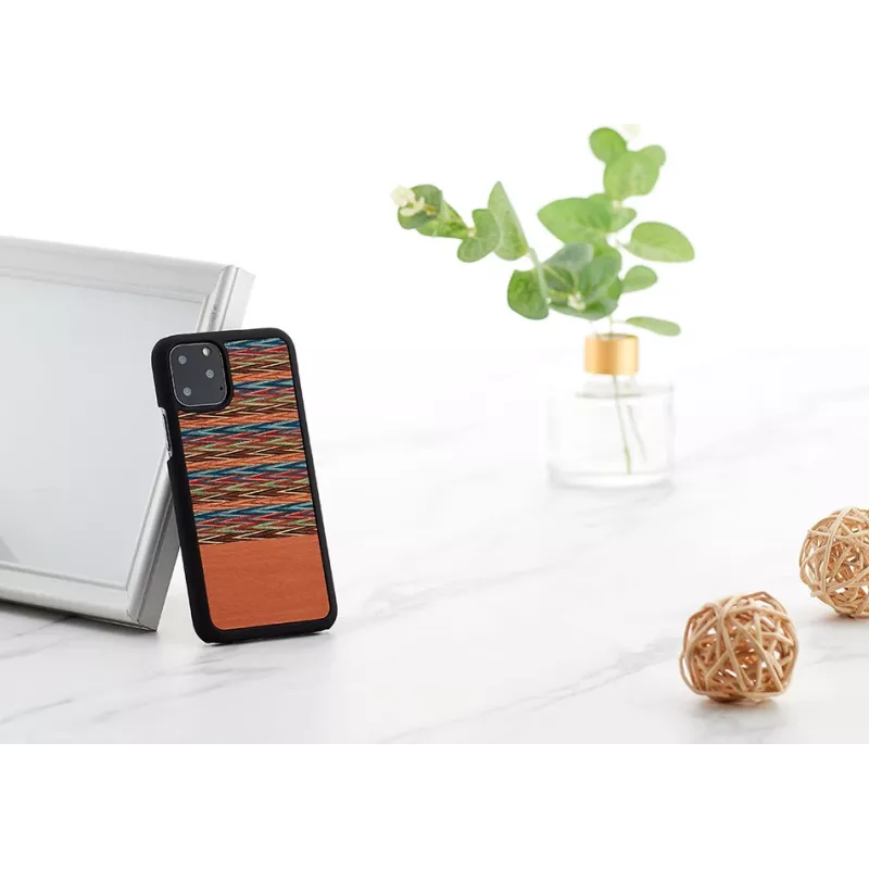 viedtālruņa maciņš man and wood iPhone 11 Pro — brūns rūtojums ar melnu apmali