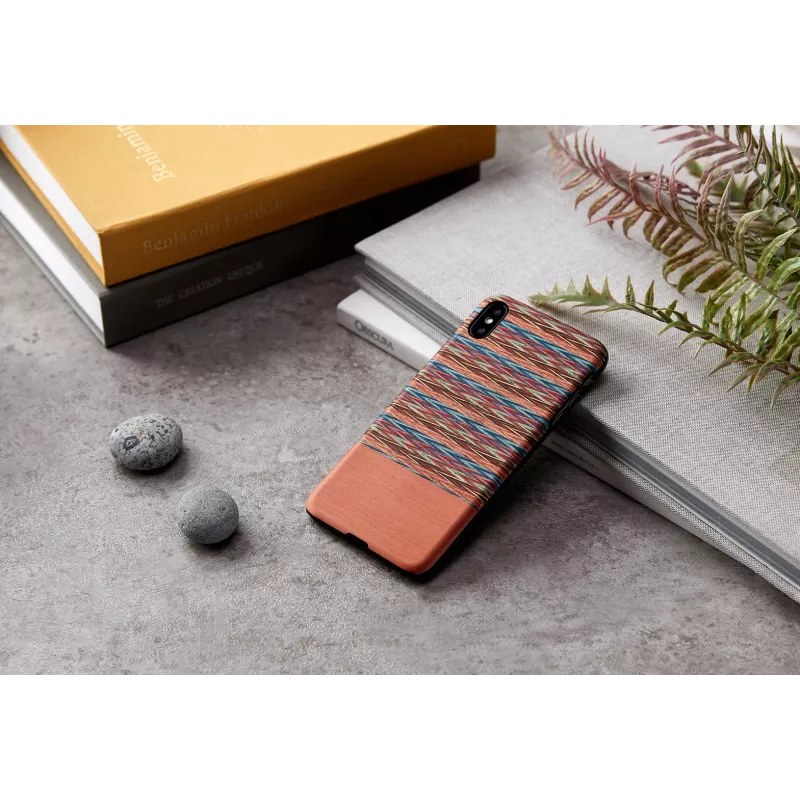 Telefona maciņš no koka un metāla iPhone XS Max — brūns rūtains raksts ar melnu apdari