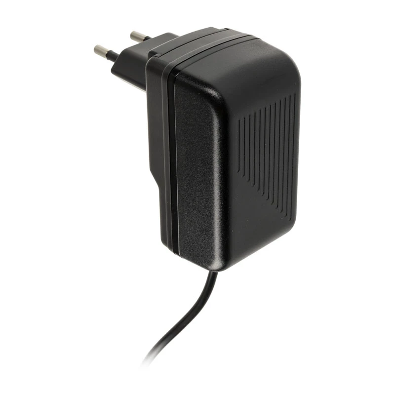 Iekštelpu maiņstrāvas ātrais lādētājs Akasa AK-PK15-02CM — 15W, USB-C 3A, 1,5 m kabelis, melns
