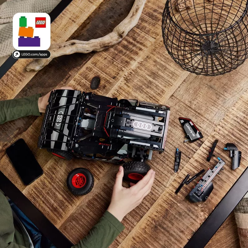 LEGO Technic bezceļa transportlīdzekļa modeļa komplekts Audi RS Q e‑tron 42160 — 914 detaļas, ieteicamais vecums 10+