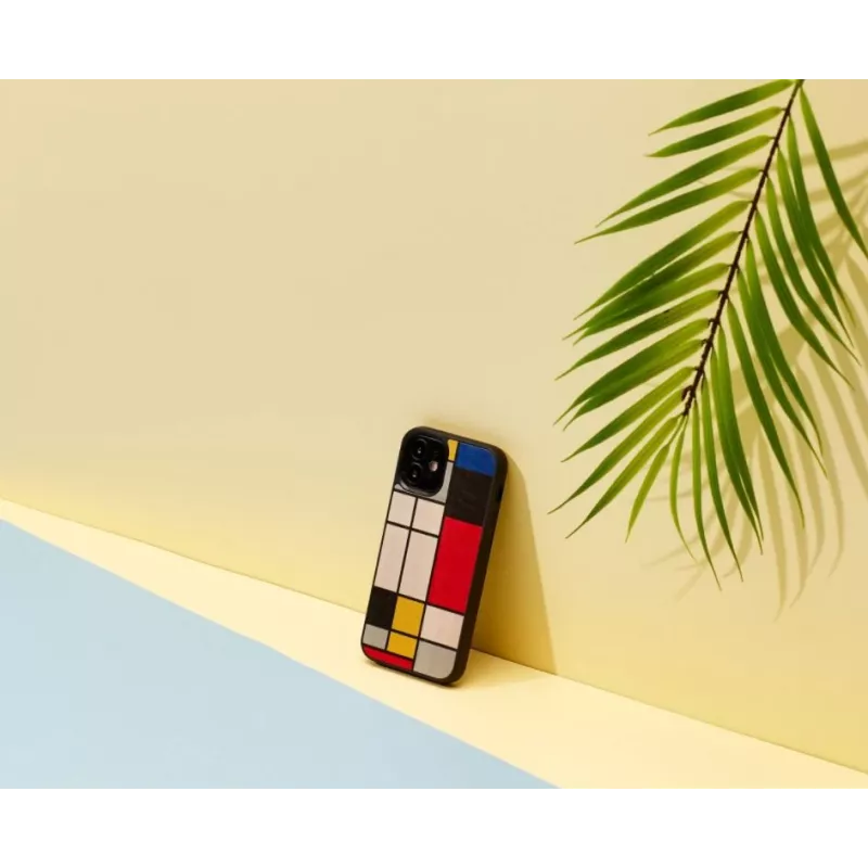 Telefona maciņš Man and Wood iPhone 12 mini — koka aizmugure, melns rāmis
