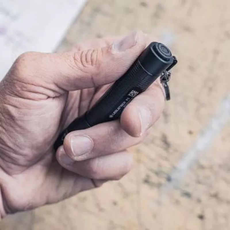 Atslēgu piekariņa lukturītis Ledlenser P3 Melns — kompakts alumīnija LED lukturis, AAA, līdz 130 lm, IP54, 3 jaudas līmeņi