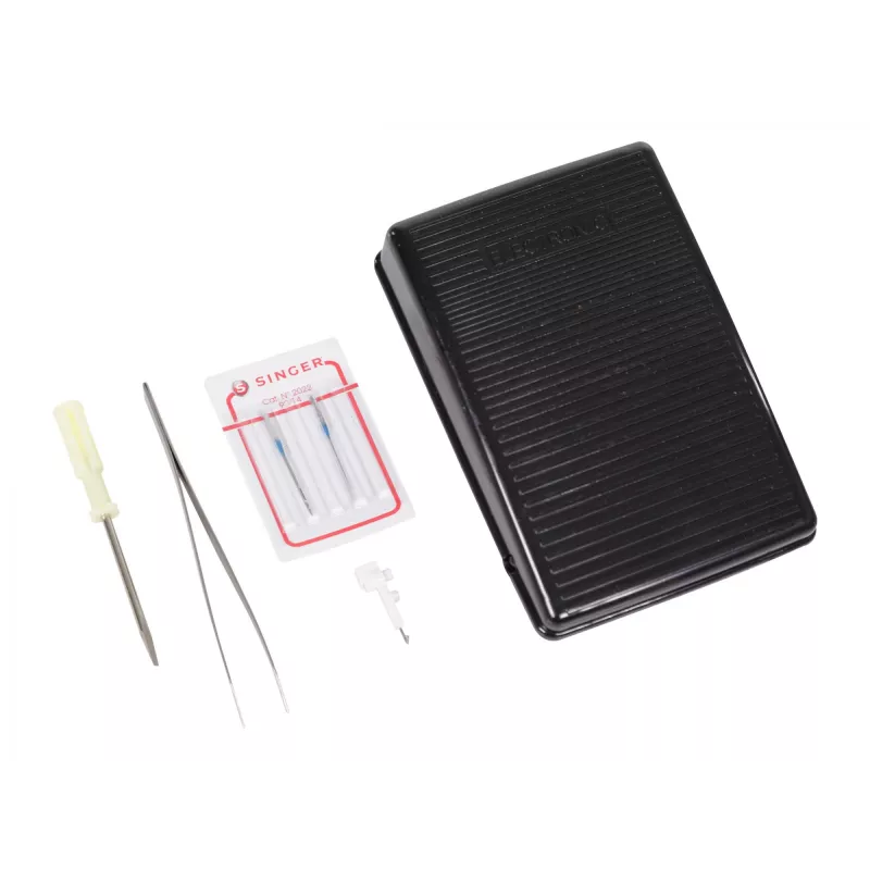 Overloka šujmašīna SINGER 14SH654 — elektriska, 4-pakāpju pogcaurums, brīvā svira, 1300 dūrienu raksti, balta