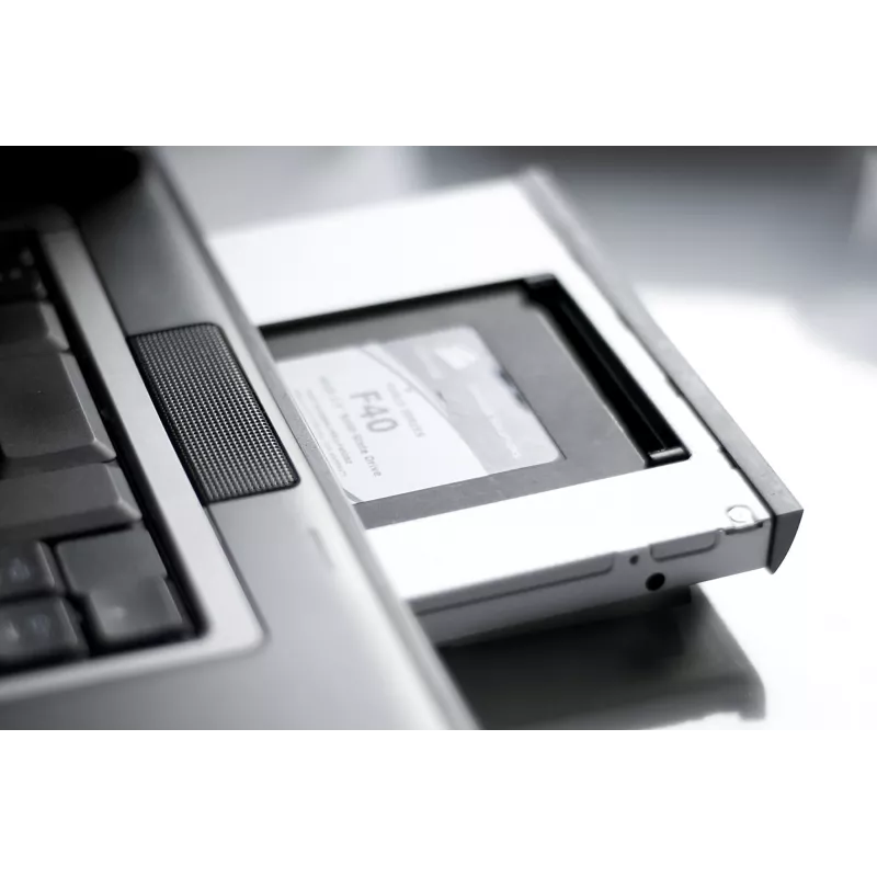 Montāžas rāmis SSD / HDD CD / DVD / Blu-ray SATA uz SATA III 12.7mm