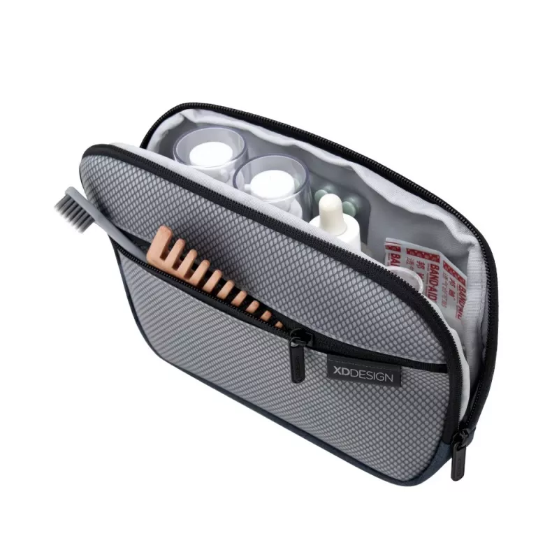 Tualetes piederumu maciņš XDDESIGN First-Class All-in-One Travel Organiser P706.3425, tumši sarkans, rāvējslēdzējs, 380 g, 17×27,5 cm ārējā kaste