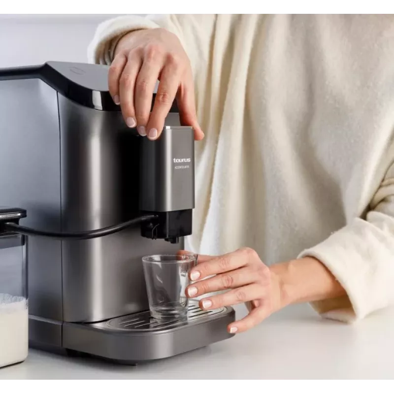 Espresso automāts Taurus Accento Latte, pilnībā automātisks, iebūvēta dzirnaviņa, 1,5 L ūdens tvertne, kafijas pupiņu ievade