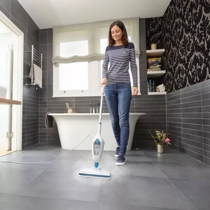 Tvaika tīrītājs Melns & Decker FSMH13E10 — 1300 W, 120°C, 1.75 kg, 15 min darbības laiks, 4.8 m vads, 9 piederumi
