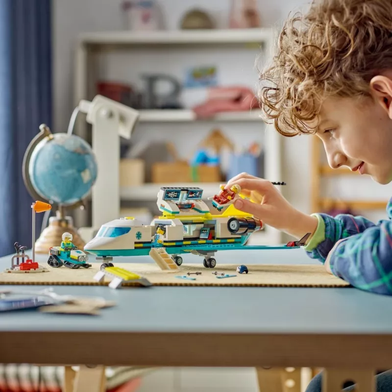 LEGO City Avārijas lidmašīna 60465 – neliels glābšanas lidaparāta būvēšanas komplekts, 403 detaļas, 4 minifigūriņas, vecums 6+