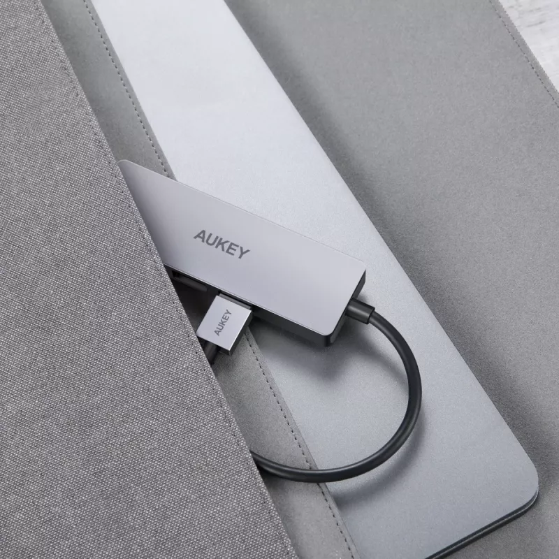 USB centrmezgls Aukey CB-H36 — 4 portu USB 3.2 Gen 1 Type-A, resursdators USB 2.0, 5000 Mbit/s, alumīnijs sudraba krāsā