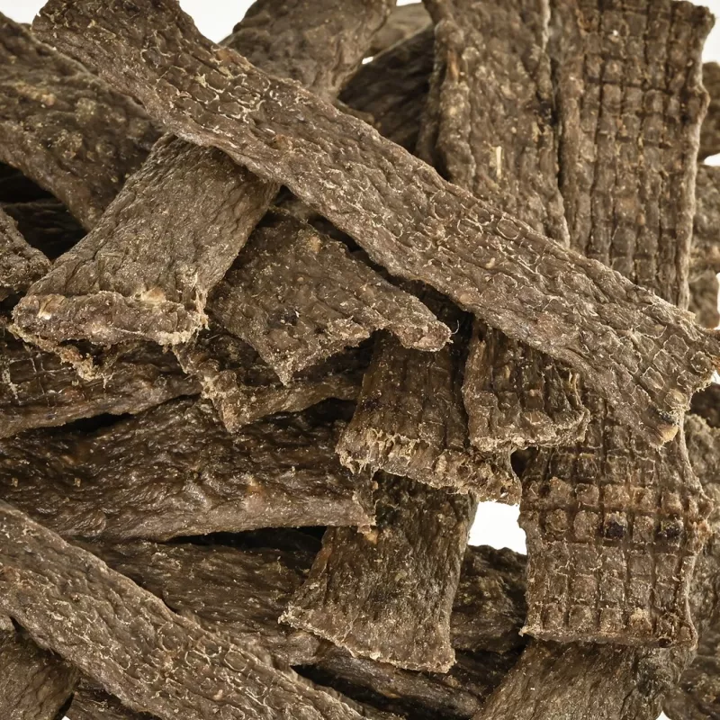 PETITTO Žāvētas gaļas strēmeles ar medījumu un kaņepēm - suņu kārums - 400g
