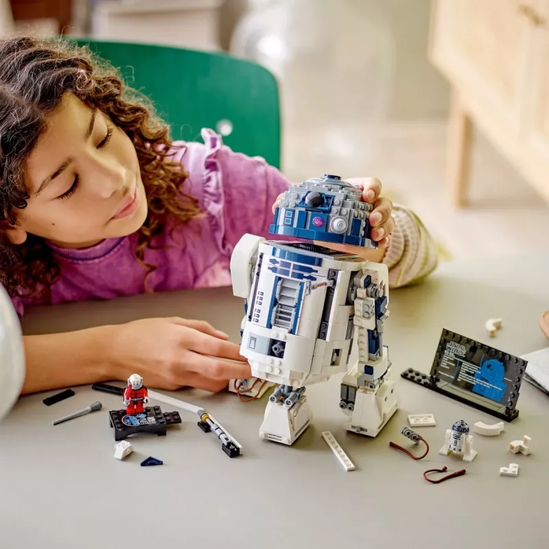 LEGO būvējamais droīds R2‑D2 komplekts 75379 — 1 050 detaļas, 10+ gadi, 160×110×240 mm, 0,24 kg