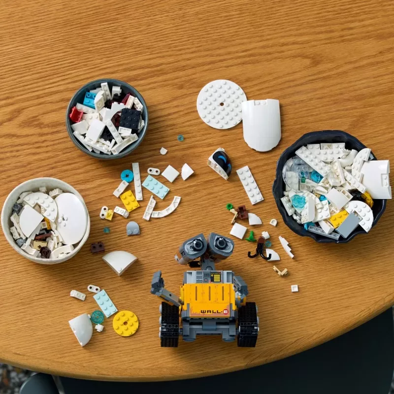 LEGO konstruktors Disney Pixar WALL·E un EVE 43279 — 811 gab., 130 mm augstums, 18+