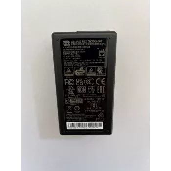 PoE adapter Cambium Networks N000900L001D — Gigabit Ethernet, 30 V PoE, 15 W izeja, 90–264 V maiņstrāvas ieeja
