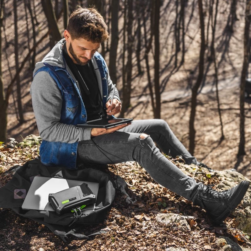 Ārējais akumulators Green Cell CJSGC01 — 16000 mAh LiPo, USB-C PD 60W, QC 3.0, 80W kopējā izeja, IP64, iebūvēts displejs un lukturītis, USB-C + 2x USB-A, 12V izeja