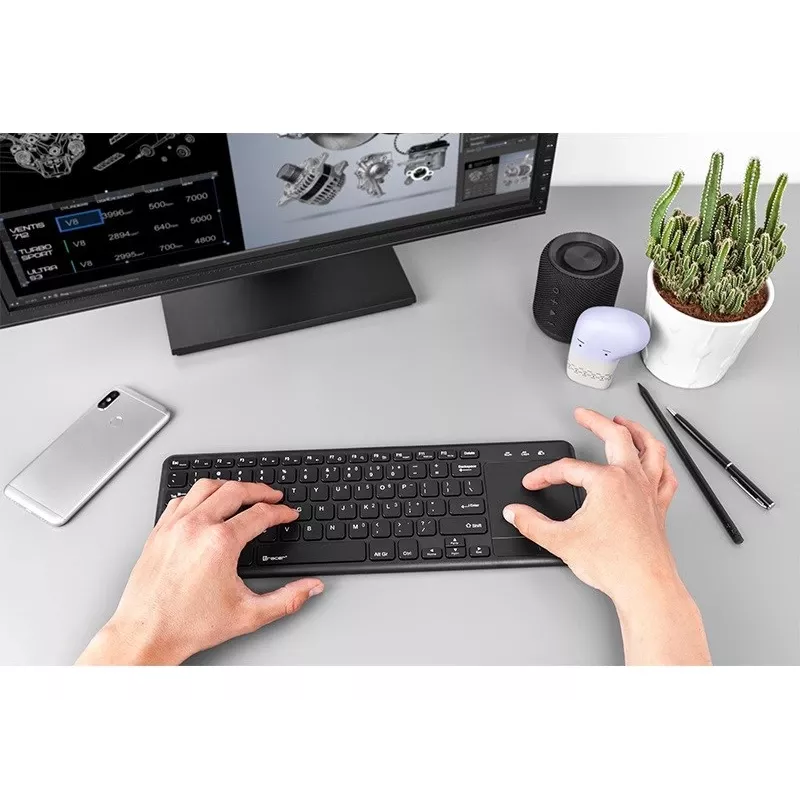 Bezvadu RF tastatūra TRACER TRAKLA46367 — Pilna izmēra, membrānas, skārienpaliktnis, 2,4 GHz, melna