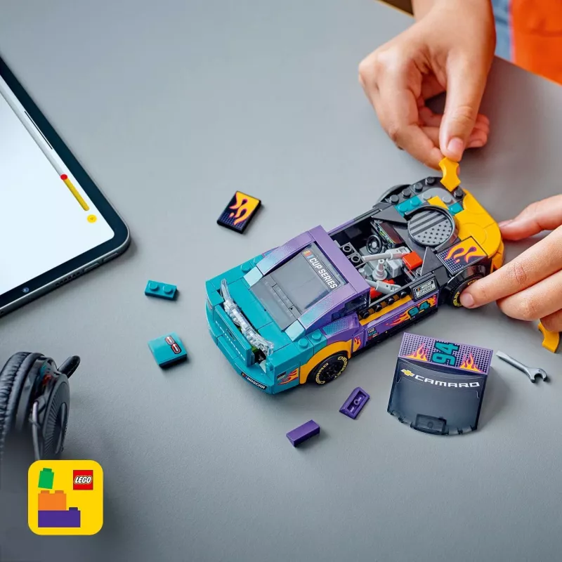 Konstrukciju rotaļlieta LEGO Speed Champions 76935 NASCAR Next Gen Chevrolet Camaro ZL1, 328 detaļas, 1 minifigūriņa, vecums 9+