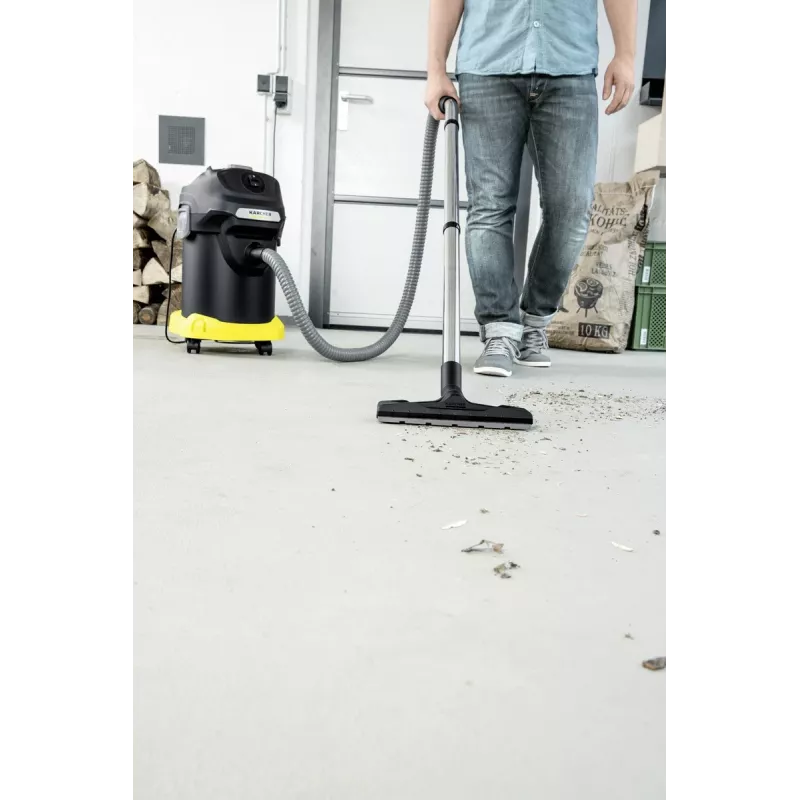 Sausais putekļsūcējs Karcher AD 4 Premium — 17 L, 600 W, bez maisa, metāla šļūtene, hromēta caurule