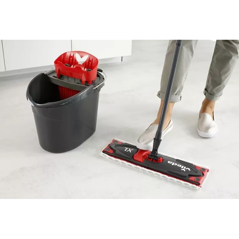 VILEDA mops Ultramax XL Box — mazgājama mikrošķiedra, 360° rotējoša galva, salokāms, cietām grīdām