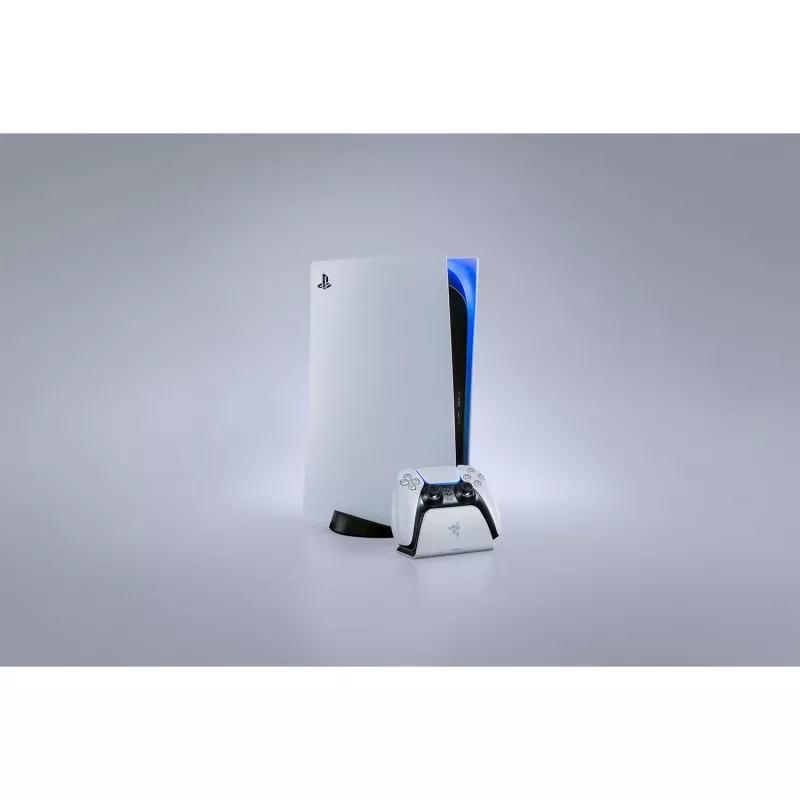 Uzlādes statīvs Razer RC21-01900100-R3U1 PlayStation 5 kontrolieriem — balts, uzlādē vienu kontrolieri, komplektā USB-C–USB-A kabelis