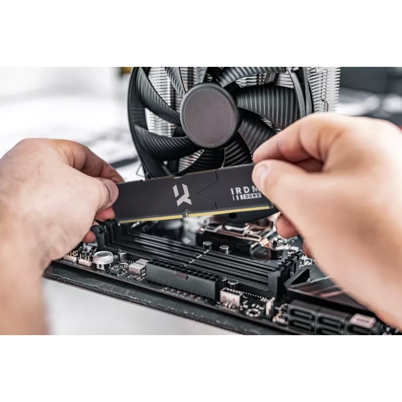 Atmiņa DDR5 IRDM 32GB(2*16GB)/8000 CL36 melna