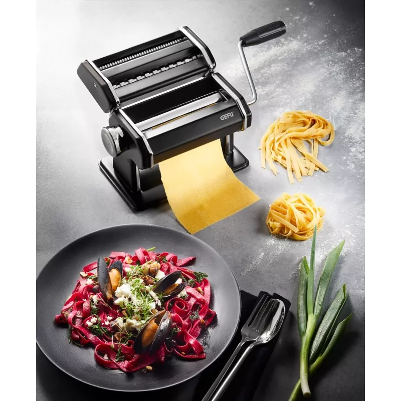 Manuāla makaronu mašīna GEFU GF89426 — lazanjas, tagliatelle, tagliolini pagatavošanai; nerūsējošais tērauds un plastmasa; 205×200×155 mm