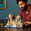 LEGO 76419 Harry Potter Cūkkārpas pils un teritorijas liels komplekts pieaugušajiem, iekļaujot ikoniskas vietas: Lielā zāle, Noslēpumu kambaris un vēl citas