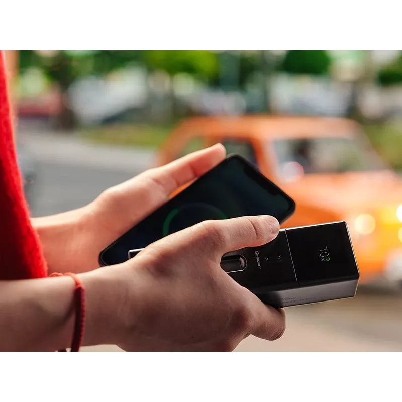 Pārnēsājams ārējais akumulators TRACER Quant 10000 mAh Li-Ion, PD & QC3.0, 3 pieslēgvietas (2×USB-C, 1×USB-A), 100W, melns