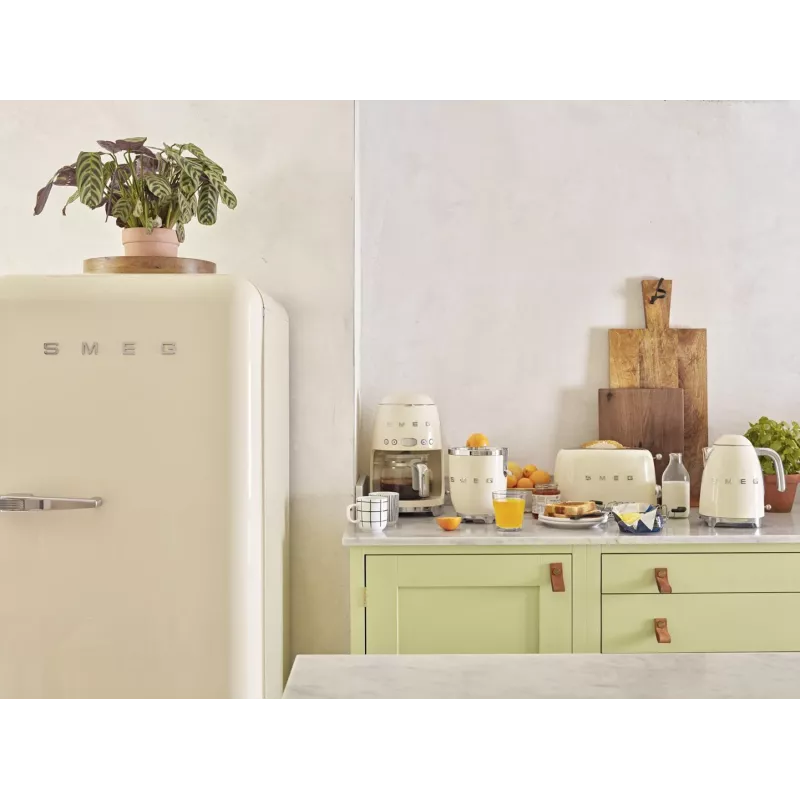 Elektriskā tējkanna Smeg 1.7L 2400W Cream