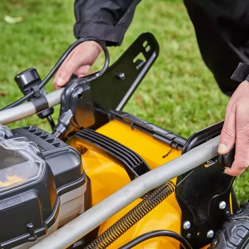 Stumjamais zāles pļāvējs DeWALT DCMW564P2-QW
