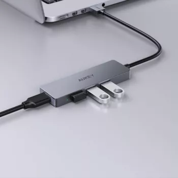 USB centrmezgls Aukey CB-H36 — 4 portu USB 3.2 Gen 1 Type-A, resursdators USB 2.0, 5000 Mbit/s, alumīnijs sudraba krāsā