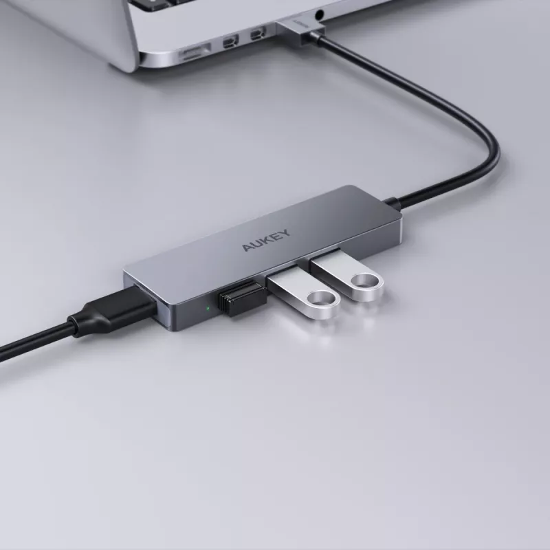 USB centrmezgls Aukey CB-H36 — 4 portu USB 3.2 Gen 1 Type-A, resursdators USB 2.0, 5000 Mbit/s, alumīnijs sudraba krāsā
