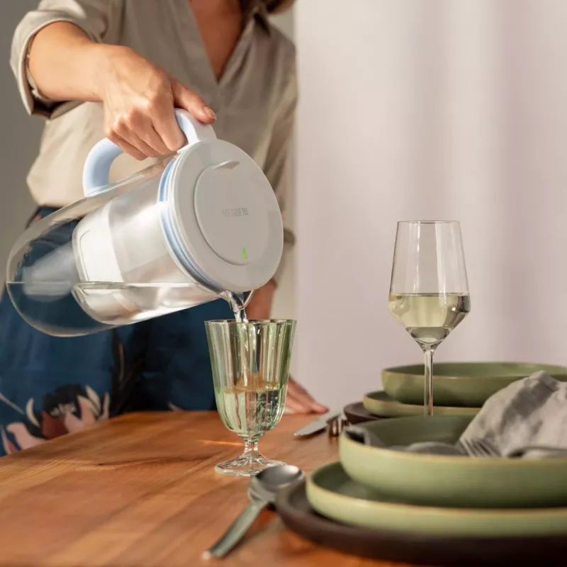 Ūdens filtrēšanas krūze BRITA Glas Kanne ONE ar 2 x MAXTRA+ PRO kasetnēm (modelis 126032)