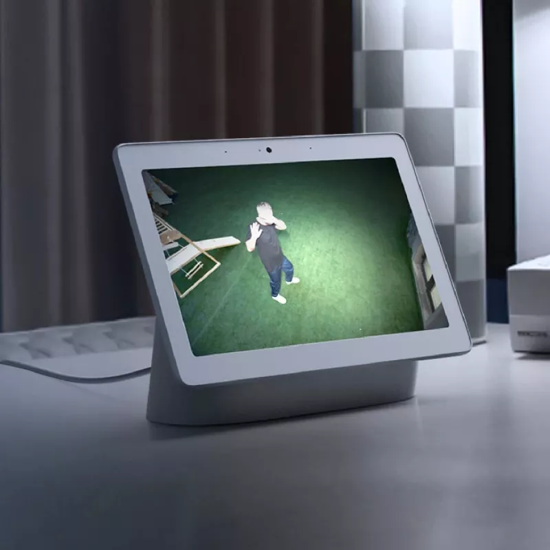 Āra prožektora kamera Reolink Floodlight Series F751W — 8 MP, F2.8mm/F1.6 objektīvs, IP66, Micro SD līdz 512 GB