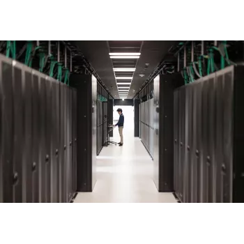 HPE - Aruba 6200M 36G 12SR5 Class6 PoE 4SFP+ slēdzis - Slēdzis - Maks. steka attālums 10 km - L3 - pārvaldīts - 36 x 10/100/1000 (4PPoE) + 12 x 1/2.5/5GBase-T (4PPoE) + 4 x 1 Gigabit